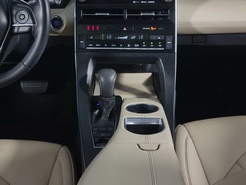Used 2019 Toyota Avalon XLE w/ Moonroof Package FWD image 25