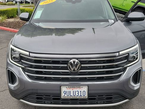 Used 2025 Volkswagen Atlas SE FWD image 23