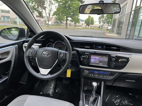 Used 2016 Toyota Corolla LE FWD image 12