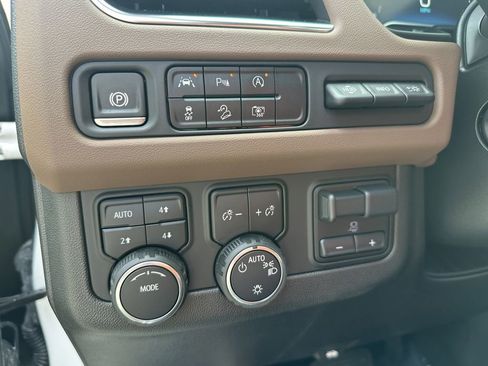 Used 2024 Chevrolet Tahoe High Country w/ Premium Package image 38