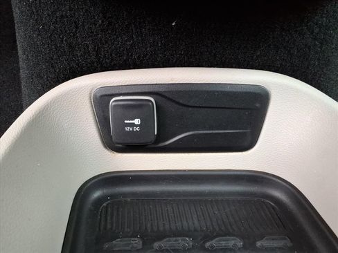 Used 2024 Chrysler Pacifica Touring-L image 14