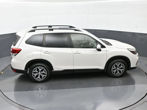 Used 2021 Subaru Forester Premium AWD/4WD image 38