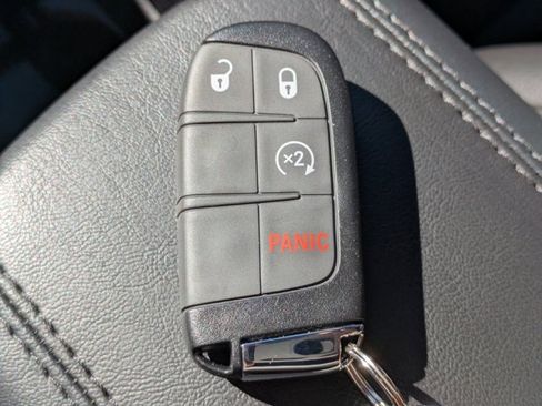 New 2026 Jeep Compass Latitude image 25