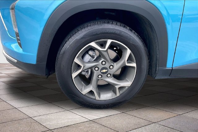 Used 2025 Chevrolet Trax LT w/ LT Convenience Package FWD image 10