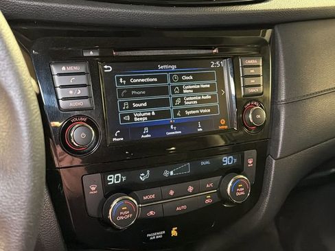 Used 2020 Nissan Rogue SV image 23