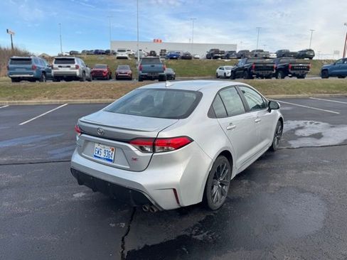 Used 2024 Toyota Corolla SE image 3