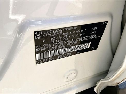 Used 2018 Toyota RAV4 LE FWD image 32