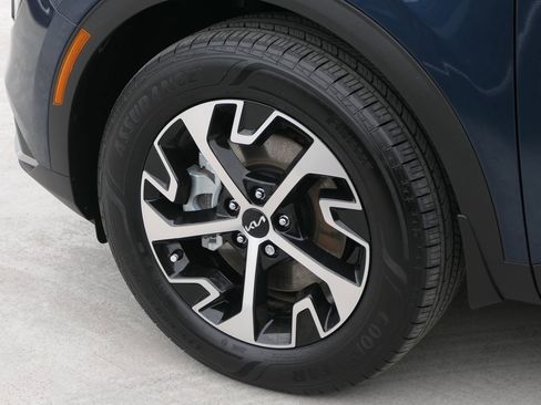 Used 2023 Kia Sportage EX image 10