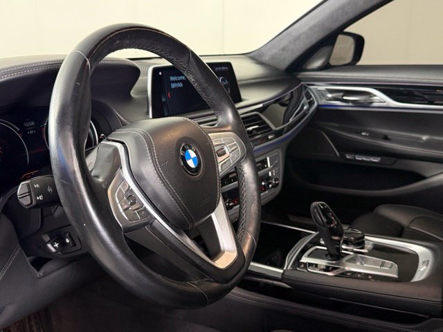 Used 2018 BMW 750i RWD image 15