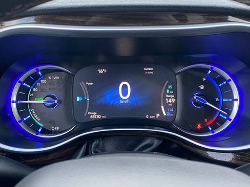 Used 2023 Chrysler Pacifica Limited image 27