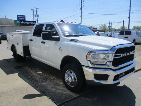 Used 2024 RAM 3500 Tradesman w/ Chrome Appearance Group AWD/4WD image 3