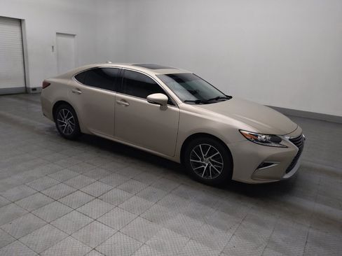 Used 2016 Lexus ES 350 w/ Luxury Package w/Wood Trim FWD image 11