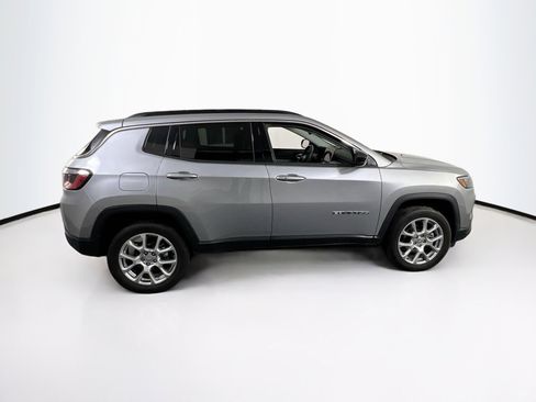 Used 2022 Jeep Compass Latitude AWD/4WD image 4