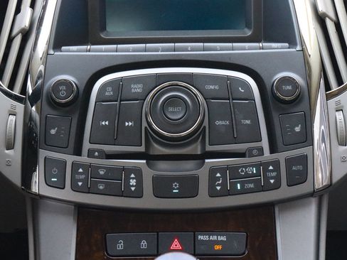 Used 2010 Buick LaCrosse CXL FWD image 11