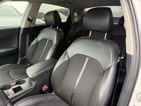 Used 2018 Kia Optima S image 3