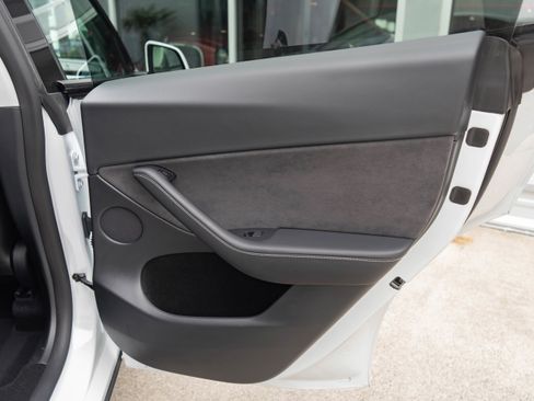 Used 2024 Tesla Model Y Long Range image 23