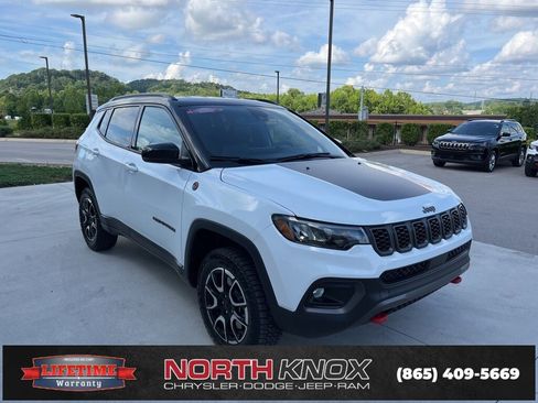 Used 2024 Jeep Compass Trailhawk image 30