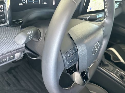 Used 2025 Toyota Camry SE w/ Multimedia Upgrade Package image 20