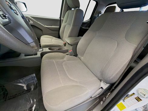 Used 2019 Nissan Frontier SV image 11