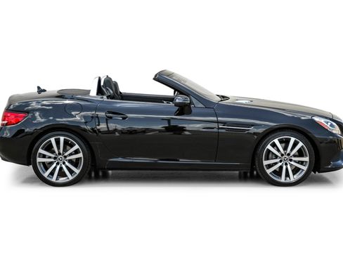 Used 2017 Mercedes-Benz SLC 300 image 7
