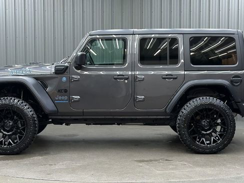 Used 2024 Jeep Wrangler Unlimited image 2