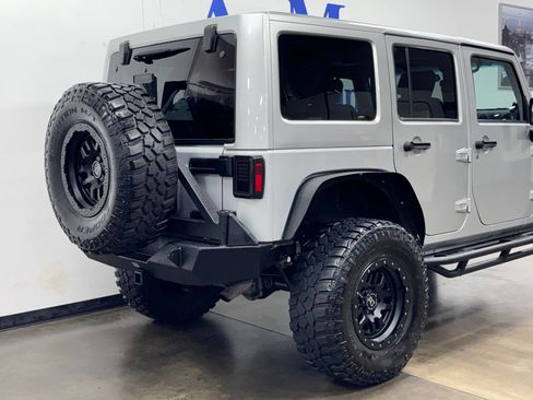 Used 2007 Jeep Wrangler Unlimited Sahara w/ Trailer Tow Group AWD/4WD image 26
