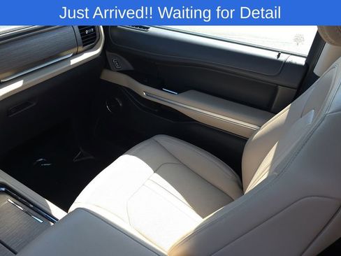 Used 2024 Ford Expedition Limited image 28