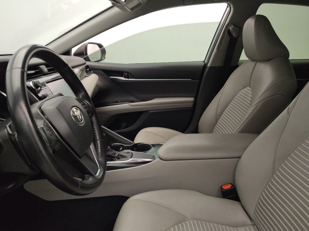 Used 2020 Toyota Camry SE w/ Carpet Mat Package FWD image 17