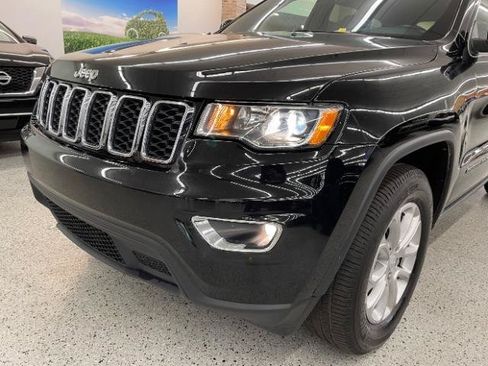 Used 2021 Jeep Grand Cherokee Laredo AWD/4WD image 37