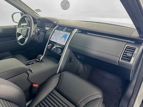 Certified 2025 Land Rover Discovery S AWD/4WD image 29