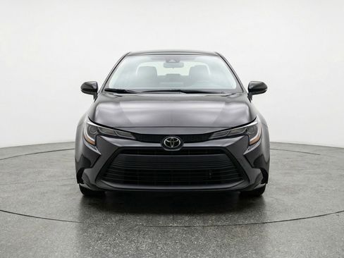 Used 2025 Toyota Corolla LE FWD image 2