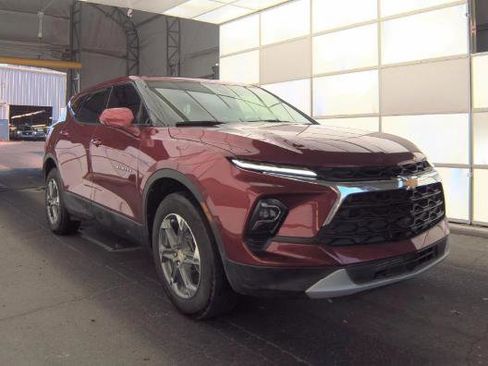 Used 2025 Chevrolet Blazer LT image 2