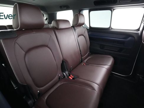 Used 2025 Volkswagen ID. Buzz Pro S RWD image 5