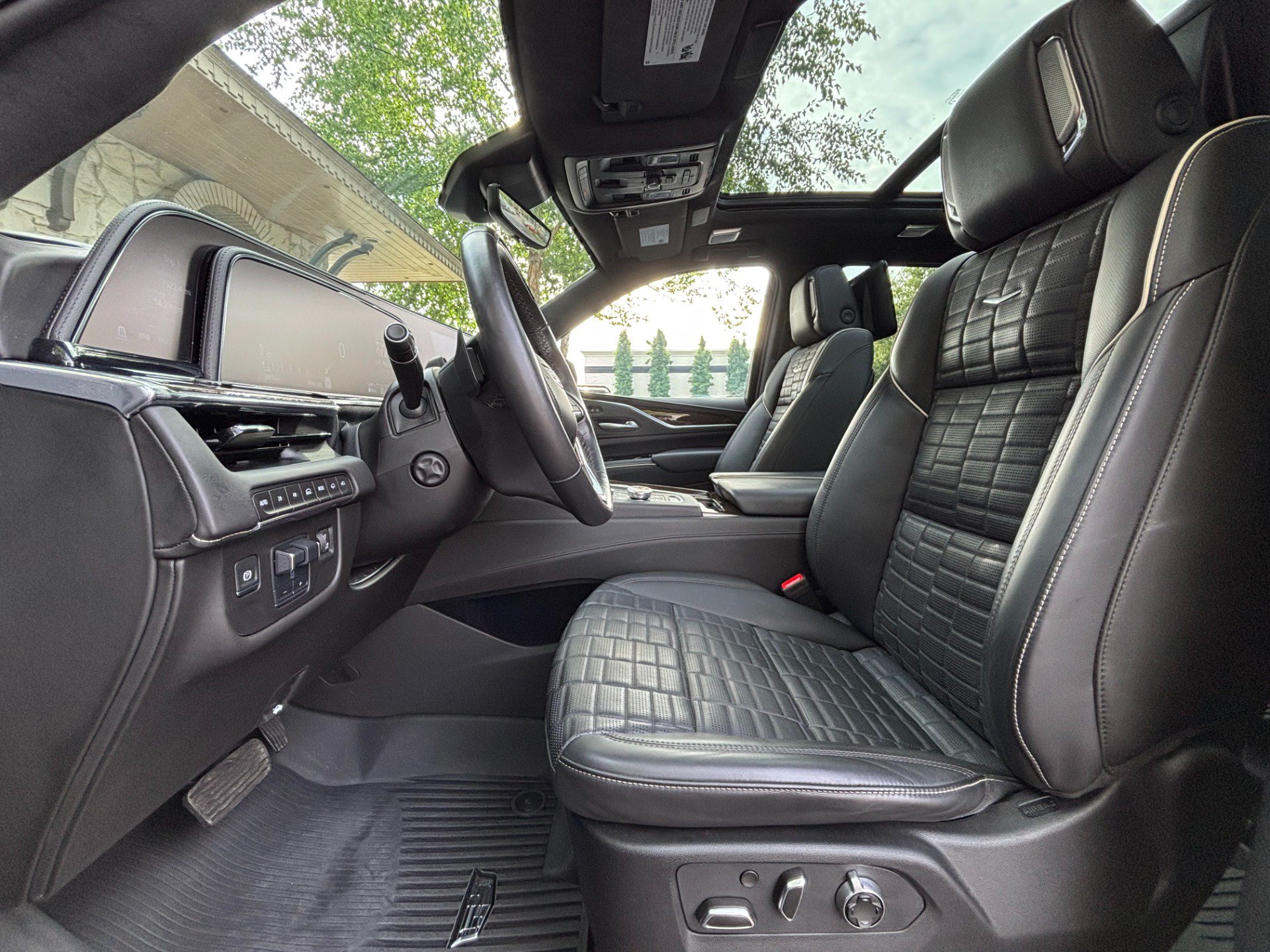 Used 2024 Cadillac Escalade Premium Luxury Platinum AWD/4WD image 20