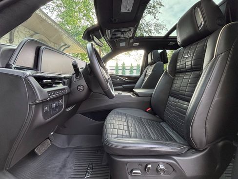 Used 2024 Cadillac Escalade Premium Luxury Platinum AWD/4WD image 20