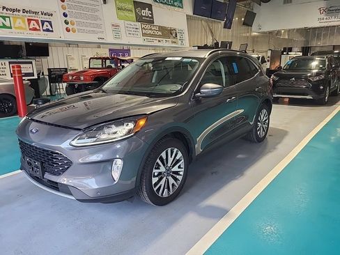 Used 2022 Ford Escape Titanium AWD/4WD image 10