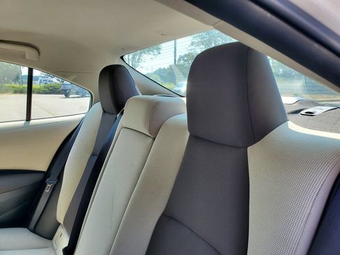 Used 2022 Toyota Corolla LE FWD image 11