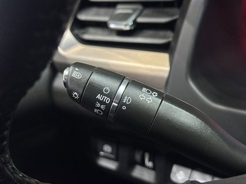 Used 2022 GMC Acadia Denali image 26