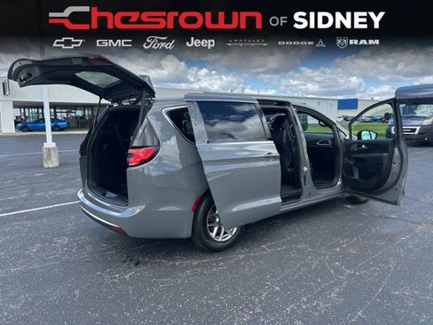 Used 2025 Chrysler Pacifica Select FWD image 21