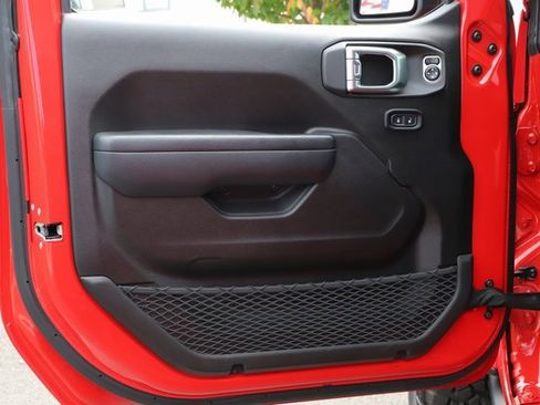 Used 2023 Jeep Gladiator Willys image 16