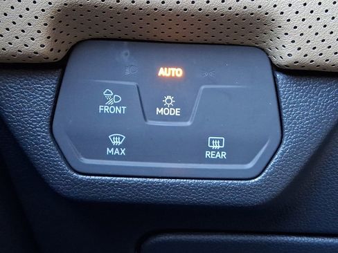 Used 2024 Volkswagen Atlas Cross Sport SE image 21