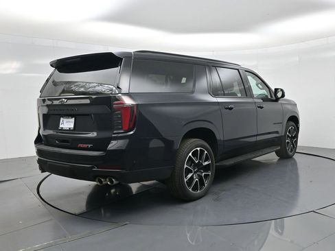 Used 2025 Chevrolet Suburban RST RWD image 20