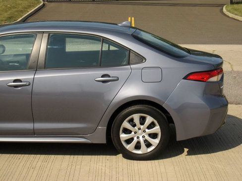 Used 2021 Toyota Corolla LE FWD image 8