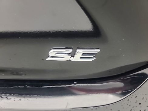 Used 2025 Toyota Camry SE FWD image 12