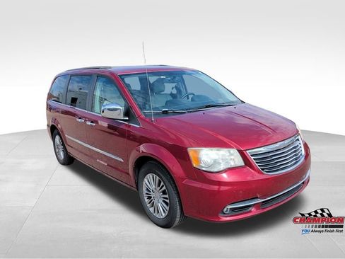 Used 2013 Chrysler Town & Country Touring-L w/ Entertainment Group #2 FWD image 8