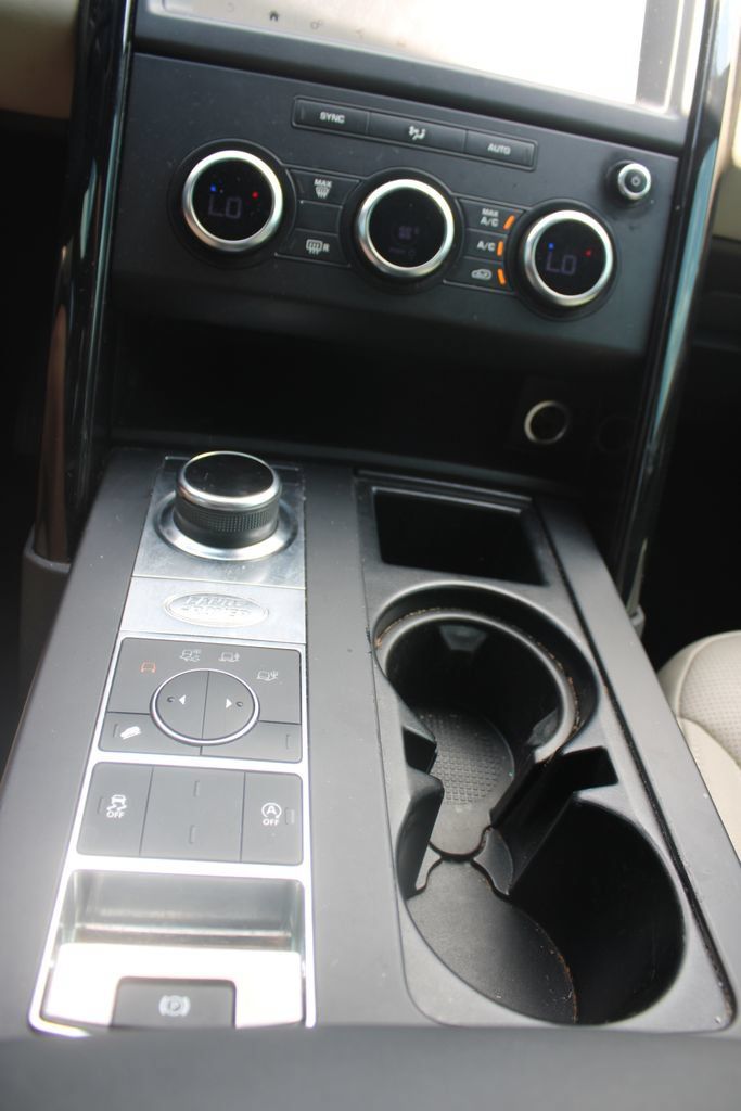 Used 2019 Land Rover Discovery SE AWD/4WD image 25