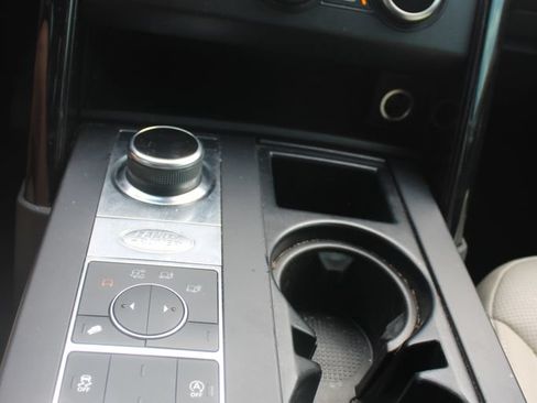 Used 2019 Land Rover Discovery SE AWD/4WD image 25