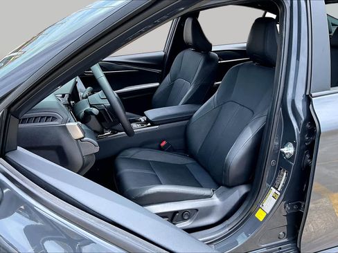 Used 2025 Toyota Camry XSE FWD image 8