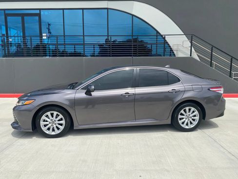 Used 2020 Toyota Camry LE w/ Carpet Mat Package FWD image 39