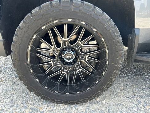 Used 2021 Chevrolet Tahoe RST w/ Luxury Package AWD/4WD image 17